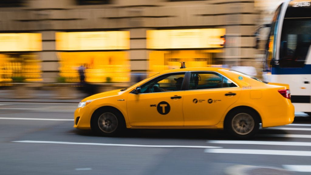 Taxis and Car Rental in Oman: Apps, Airport Transport and Driving Rules