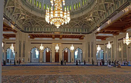 الجامع الكبير السلطان قابوس: تحفة من العمارة الإيرانية 3 الجامع الكبير السلطان قابوس| تسجيل الشركة في عُمان | الاقامه فی عمان